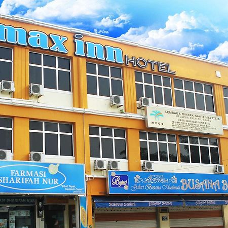 Max Inn Hotel Parit Raja Eksteriør billede