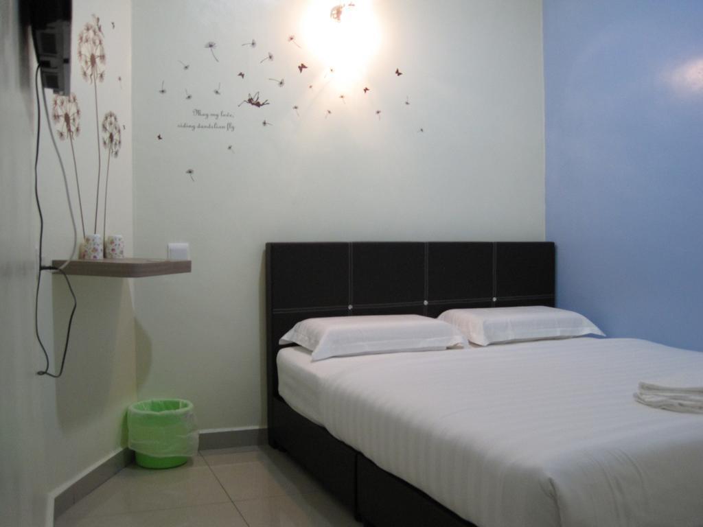 Max Inn Hotel Parit Raja Værelse billede