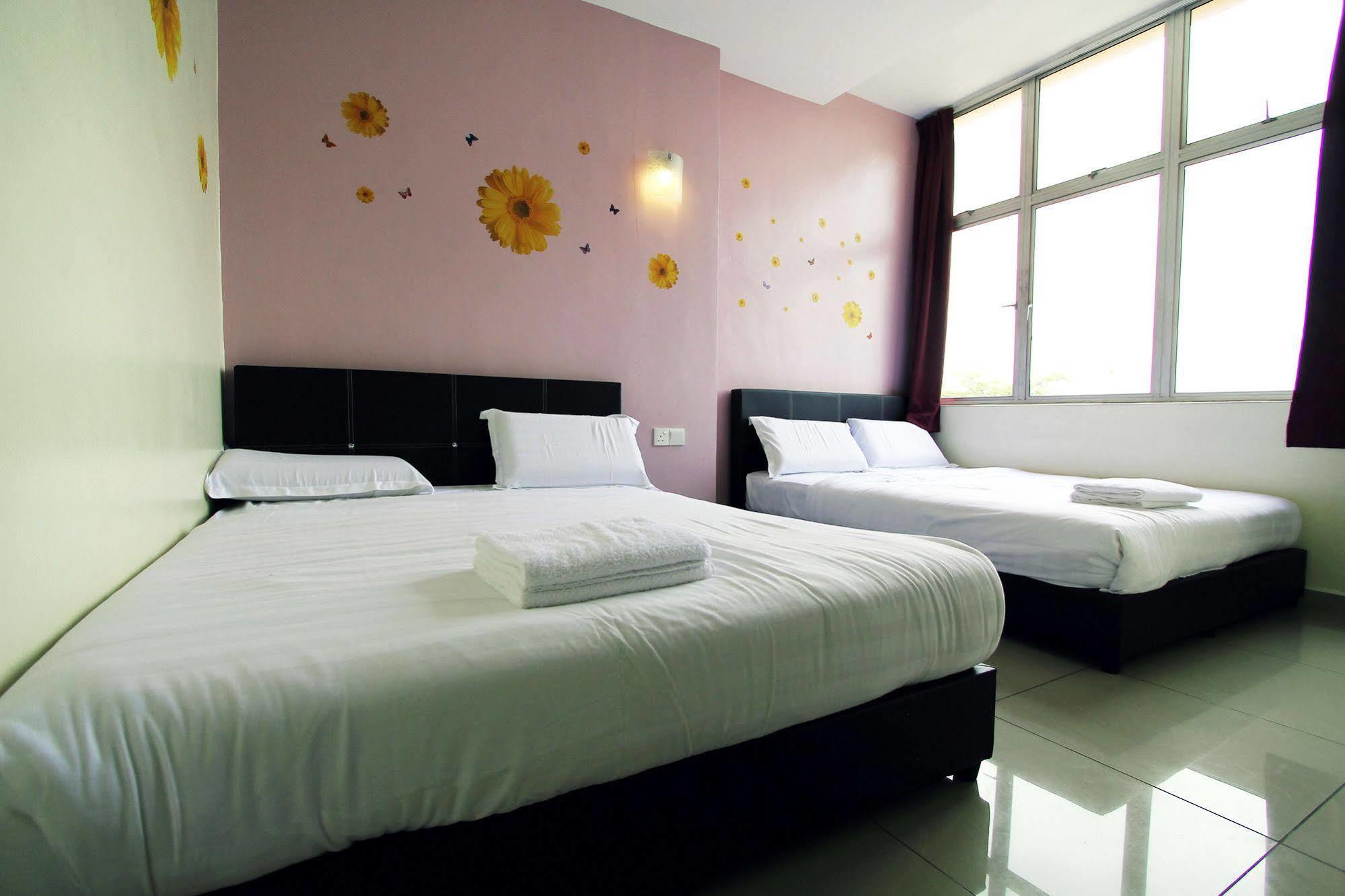 Max Inn Hotel Parit Raja Eksteriør billede