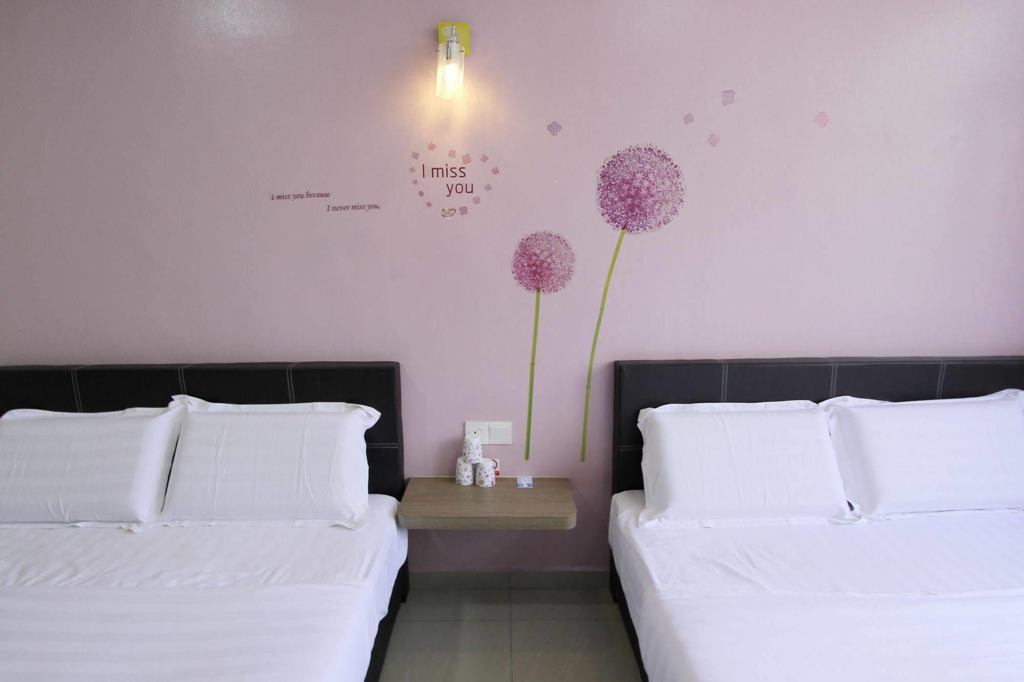 Max Inn Hotel Parit Raja Eksteriør billede