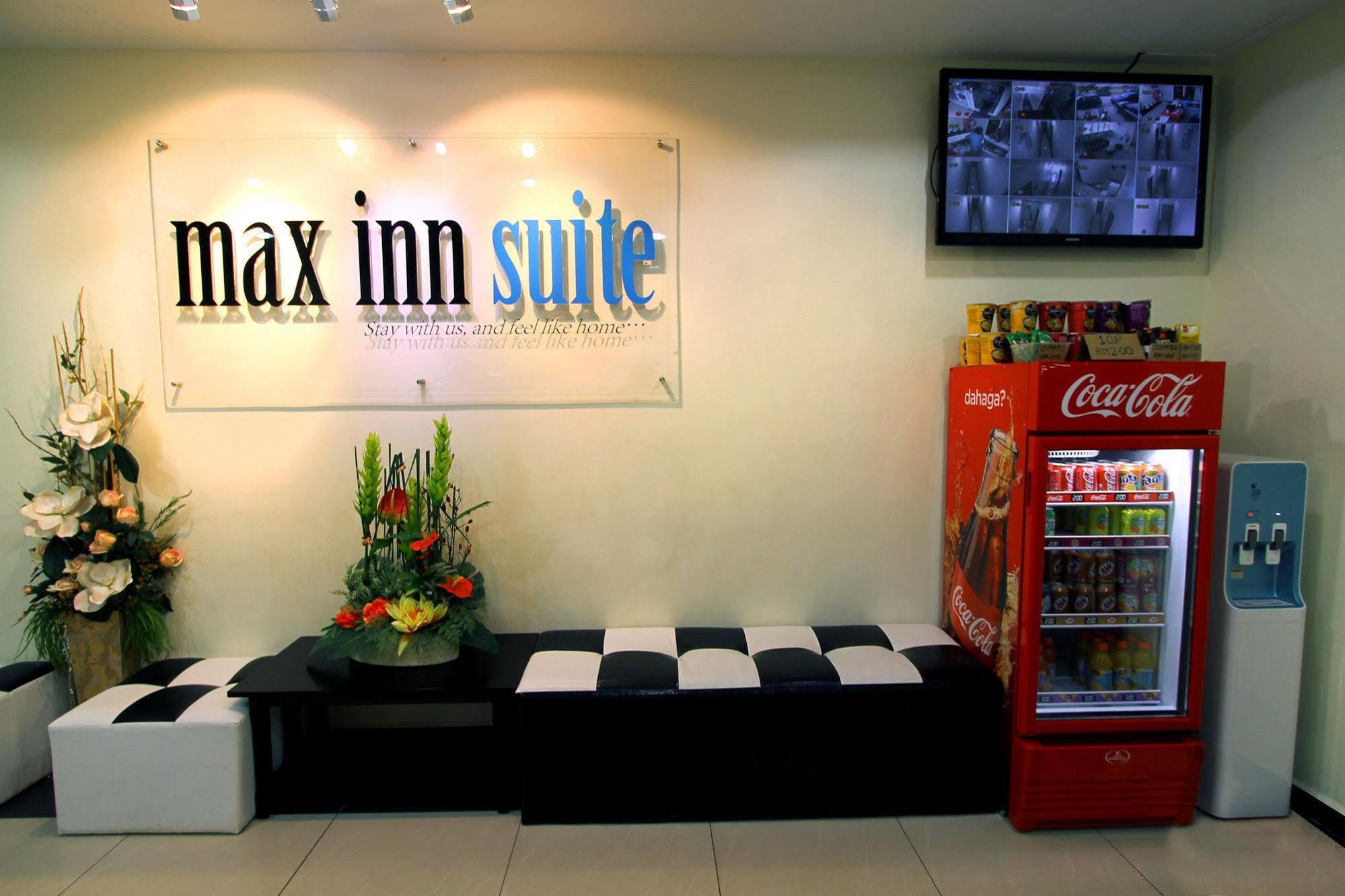 Max Inn Hotel Parit Raja Eksteriør billede