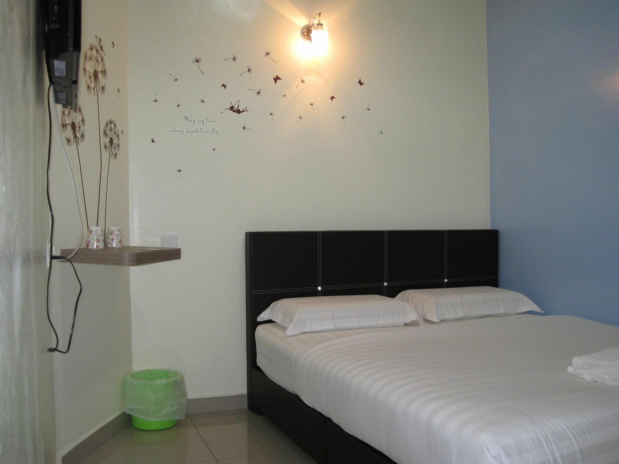 Max Inn Hotel Parit Raja Eksteriør billede